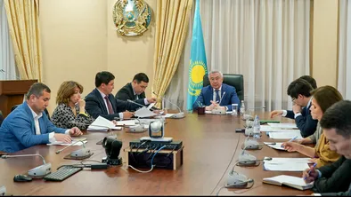 Вице-премьер Серик Жумангарин провел совещание с госорганами для обсуждения путей решения вопросов, озвученных предпринимателями Туркестанской области.