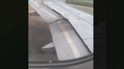 дымящееся крыло самолета