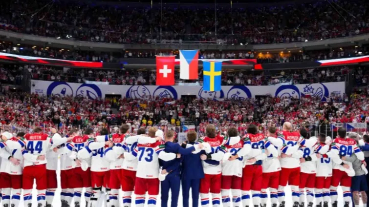 Хоккейная команда на мировом чемпионате фото на taspanews.kz от 28 мая 2024 16:03