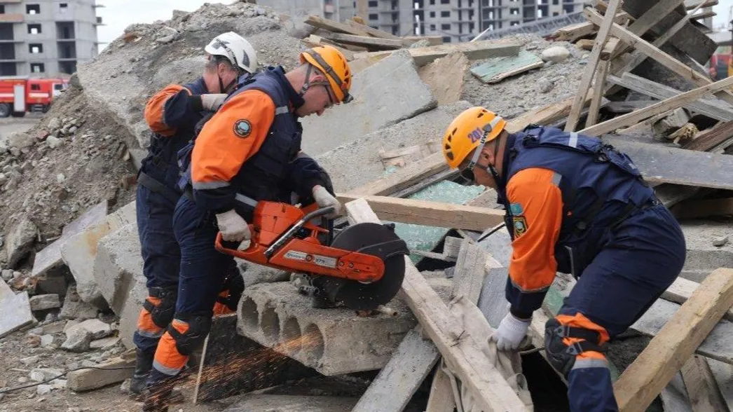 Спасатели разбирают завалы после землетрясения фото на taspanews.kz от 04 июня 2024 14:31