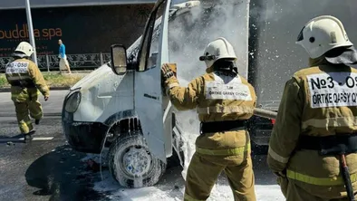 Спасатели Шымкента оперативно ликвидировали возгорание автомобиля фото taspanews.kz от 06/07/2024 15:14:56