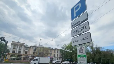 Абонементы введут на платные парковки в Алматы