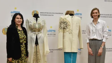 Олимпийские призеры передали свои костюмы Национальному музею РК фото taspanews.kz от 06/12/2024 18:22:38
