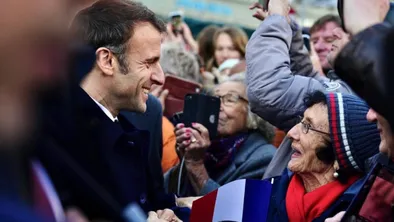 Более 57 процентов французов хотят, чтобы Макрон ушел в отставку