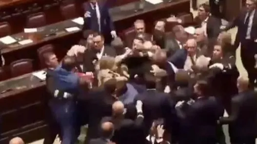 Депутаты подрались в парламенте Италии фото на taspanews.kz от 13 июня 2024 15:02