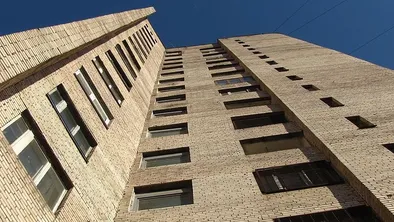 Четырёхлетний ребёнок погиб, выпав из окна десятого этажа в Атырау 
