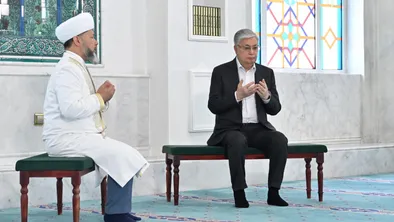 Касым-Жомарт Токаев посетил мечеть Хазрет Султан в Астане фото taspanews.kz от 06/16/2024 10:56:03