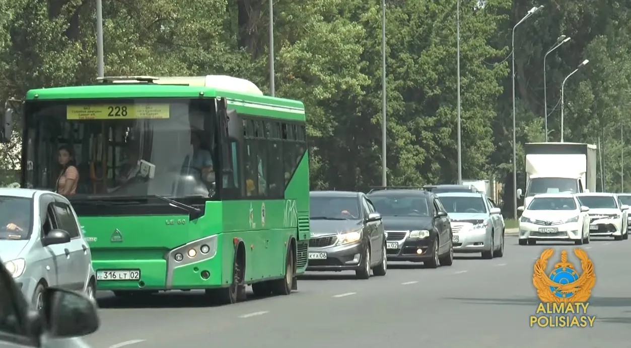 Полиция Алматы проверяет пассажирский транспорт фото taspanews.kz от 06/17/2024 01:00:46 фото на taspanews.kz от 17 июня 2024 01:00