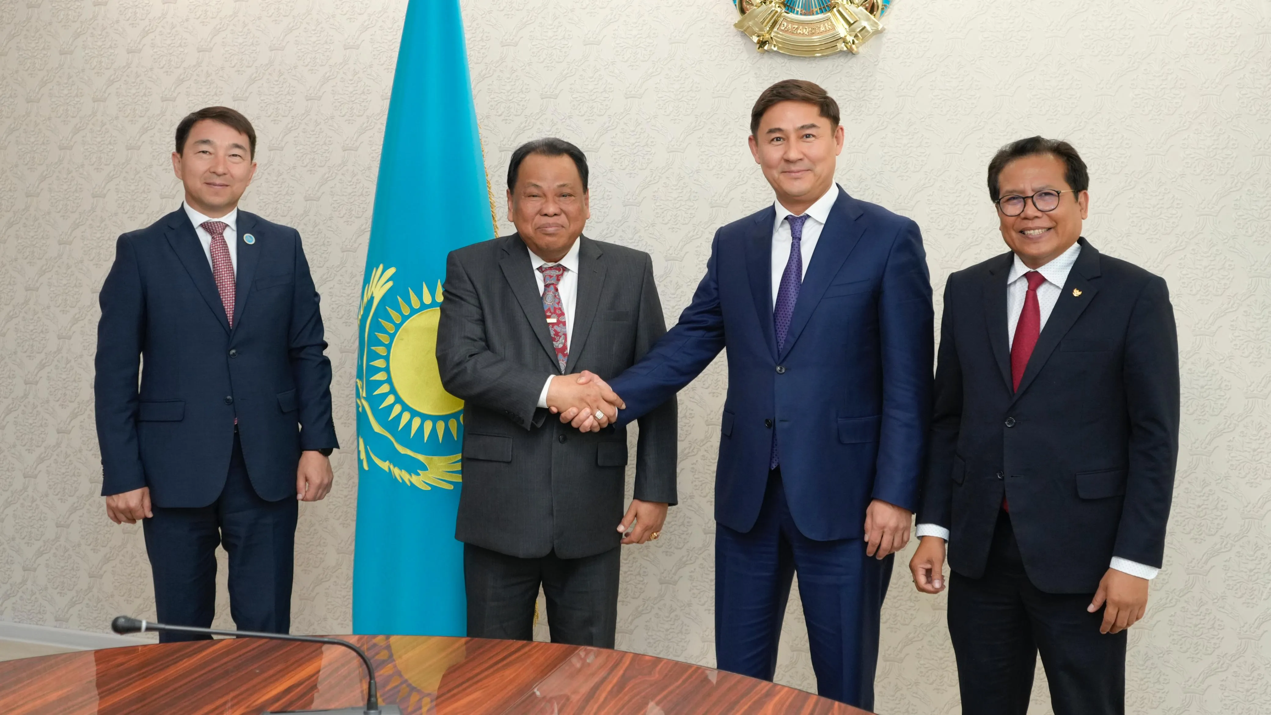 В Министерстве юстиции прошла встреча делегаций Казахстана и Индонезии фото taspanews.kz от 06/18/2024 16:09:32 фото на taspanews.kz от 18 июня 2024 16:09