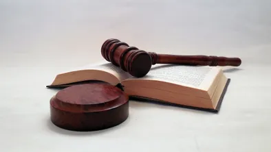 2 года за избиение жены назначил суд бывшему акиму Атырауской области