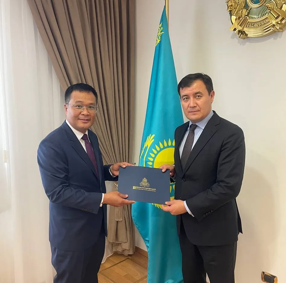 Посол Камбоджи передал копии верительных грамот в Казахстане фото taspanews.kz от 06/20/2024 20:04:57 фото на taspanews.kz от 20 июня 2024 20:04