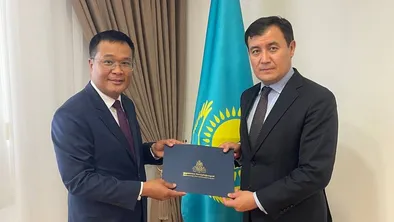 Посол Камбоджи передал копии верительных грамот в Казахстане фото taspanews.kz от 06/20/2024 20:04:57