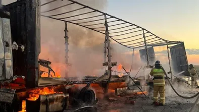 Грузовик с лекарствами сгорел на трассе Самара-Шымкент