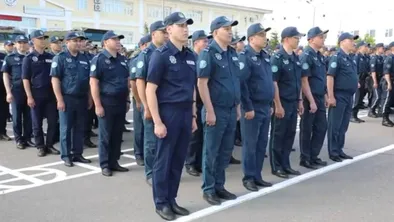 Полицейские Астаны провели общегарнизонный развод перед Днем казахстанской полиции фото taspanews.kz от 06/21/2024 10:47:56