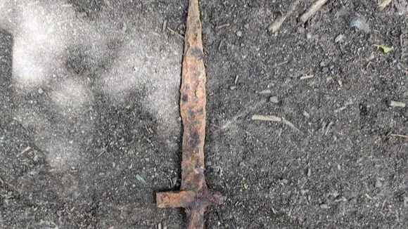 Карагандинские археологи обнаружили железный кинжал в историческом парке Талды фото на taspanews.kz от 25 июня 2024 09:03