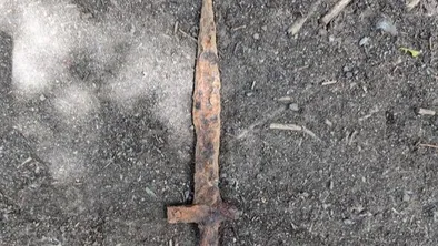Карагандинские археологи обнаружили железный кинжал в историческом парке Талды