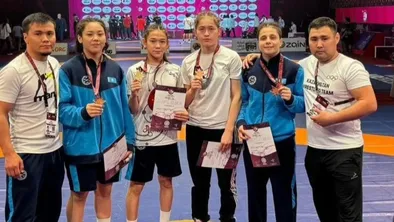 Юные казахстанки завоевали шесть медалей на чемпионате Азии (U17) по женской борьбе