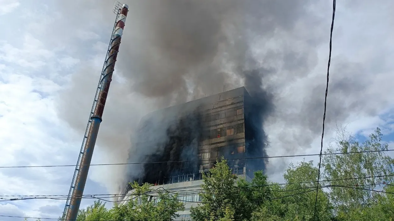 пожар в здании фото на taspanews.kz от 25 июня 2024 11:18