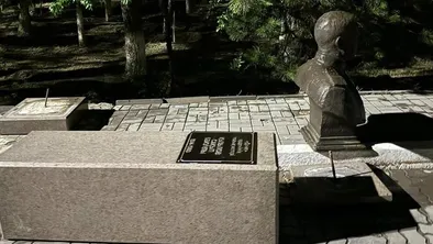 В Атырау памятник убил семилетнюю девочку