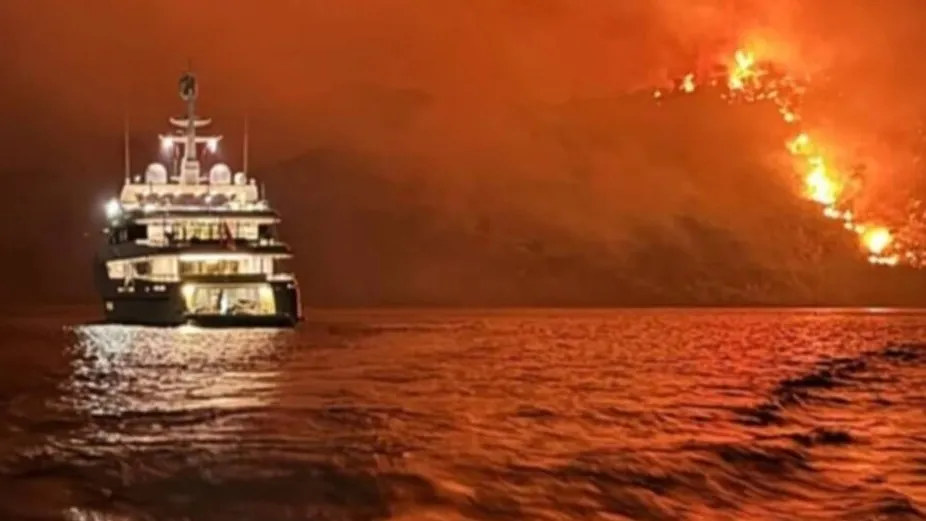 яхта и пожар фото на taspanews.kz от 01 июля 2024 14:50
