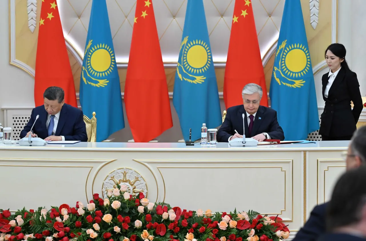 Токаев и Си Цзиньпин подписали Совместное заявление и более десяти соглашений фото taspanews.kz от 07/03/2024 15:34:49 фото на taspanews.kz от 03 июля 2024 15:34