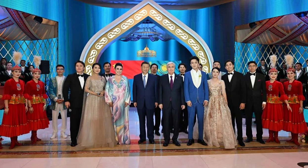 Димаш Кудайберген и Майра Мухамедкызы выступили перед президентом Казахстана и лидером КНР фото на taspanews.kz от 03 июля 2024 20:01