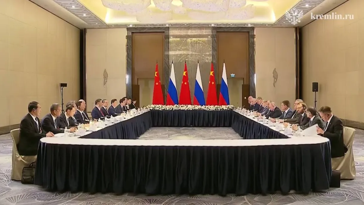 Встреча Владимира Путина и Си Цзиньпина на саммите ШОС в Астане фото на taspanews.kz от 03 июля 2024 20:32