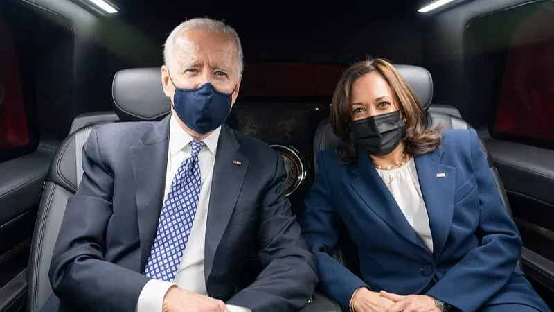 Joe Biden and Kamala Harris фото на taspanews.kz от 23 июля 2024 10:46