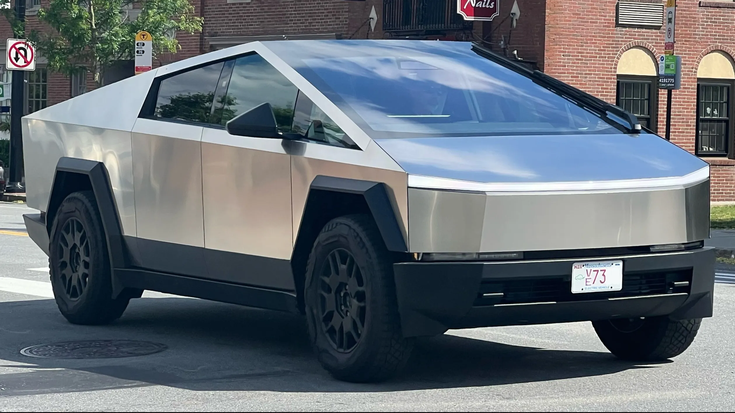 Tesla Cybertruck  фото на taspanews.kz от 06 августа 2024 09:31