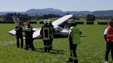 Bruchpilot rammt Rentnerin (75) vom Fahrrad