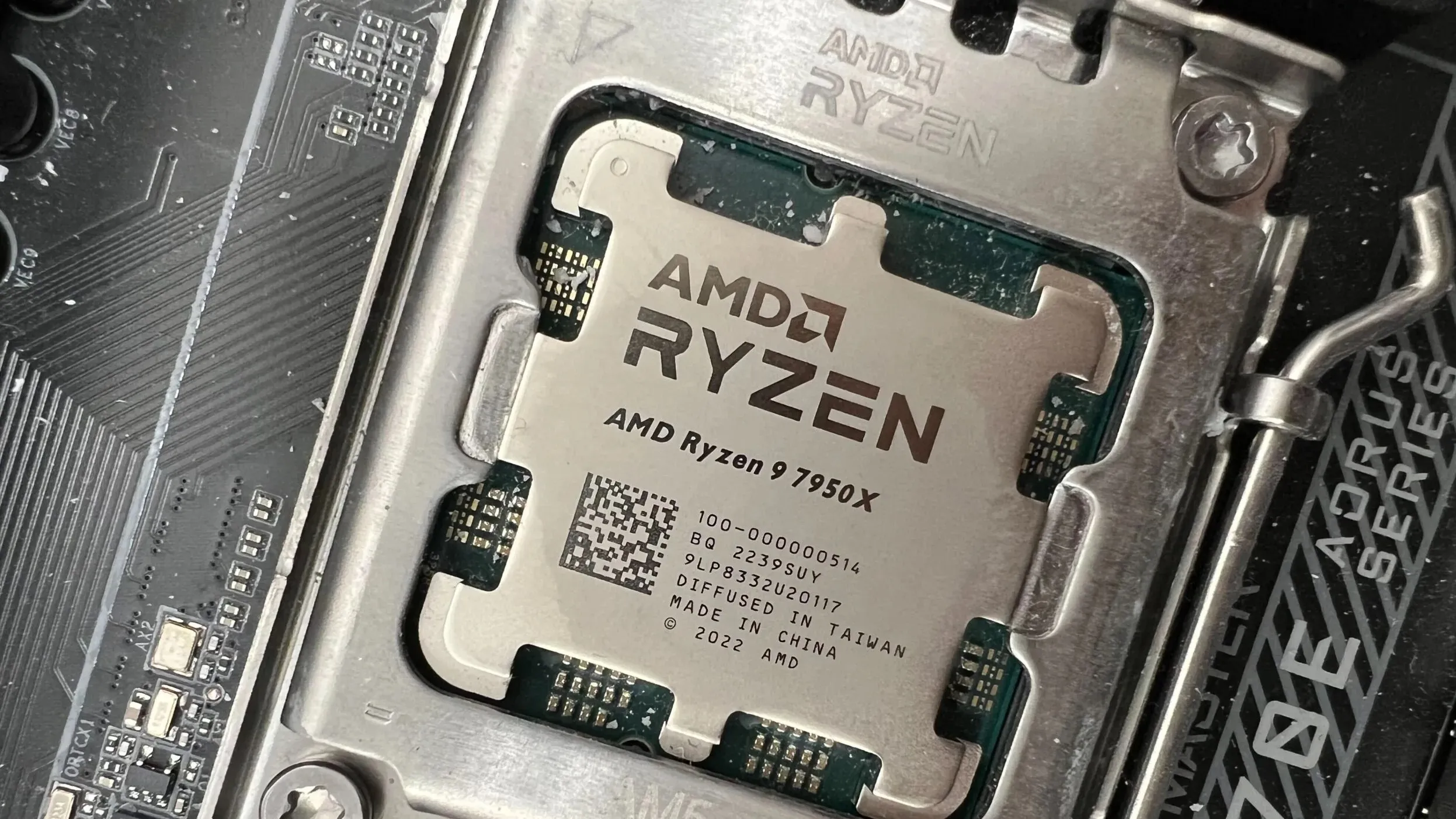  AMD Ryzen AI 300 фото на taspanews.kz от 13 августа 2024 13:47