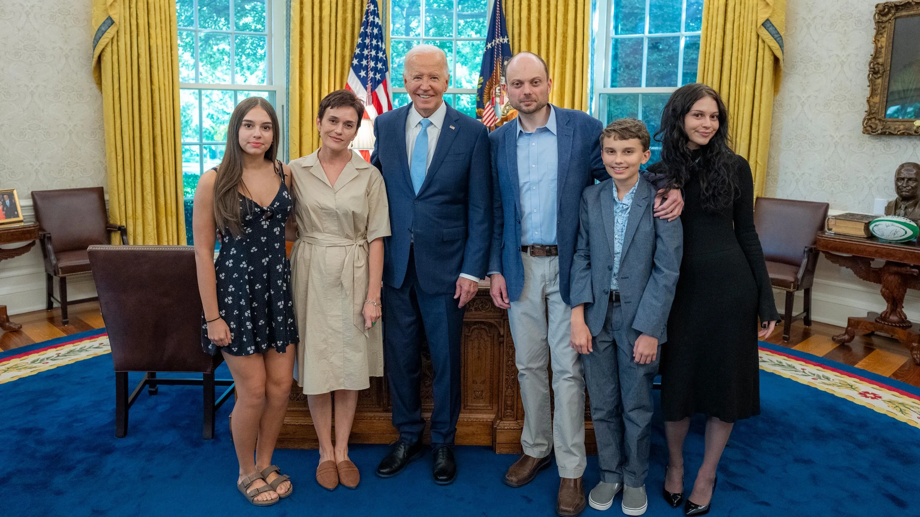 Biden and family of Vladimir Kara-Murza фото на taspanews.kz от 16 августа 2024 14:26