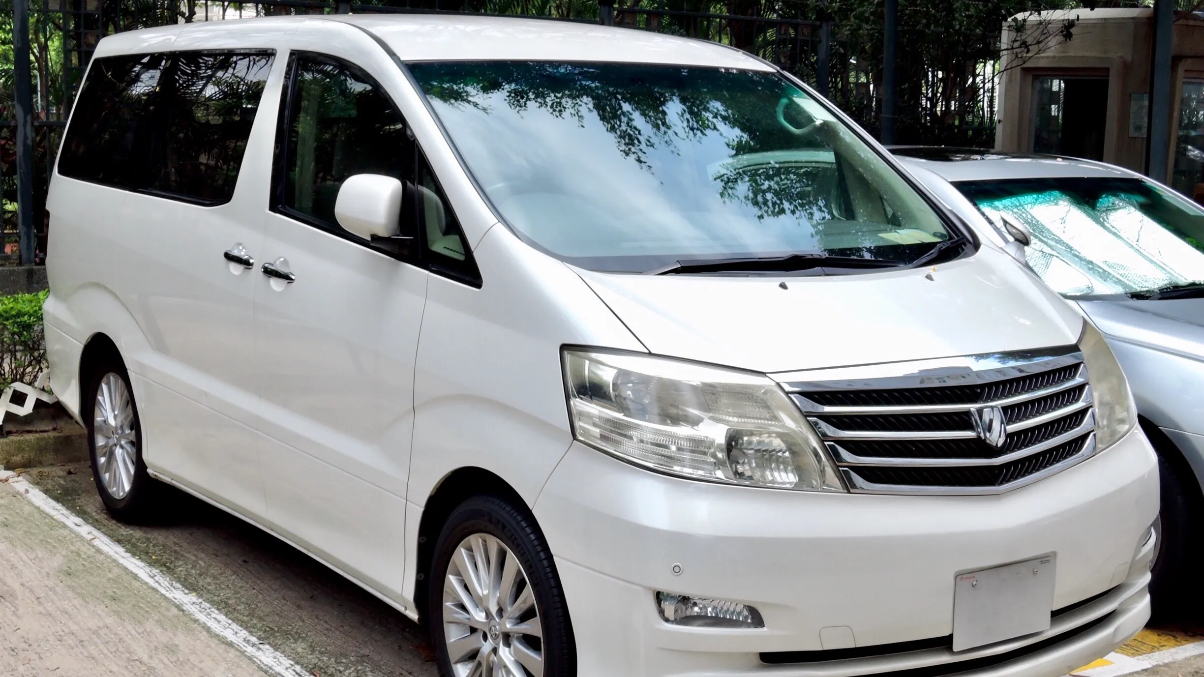  Toyota Alphard фото на taspanews.kz от 22 августа 2024 10:56