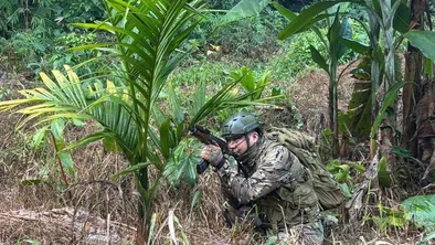 военные в джунглях 