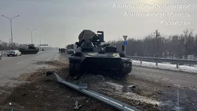 танки на дороге в Алматинской области