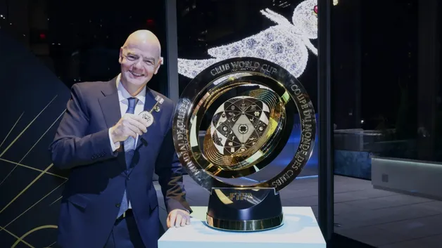 трофей FIFA Club World Cup