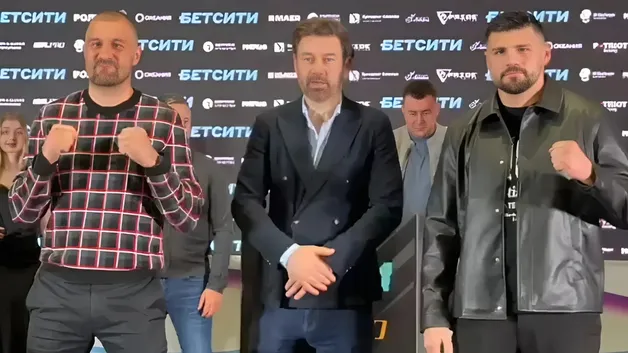 Экс-чемпион мира по боксу проведет прощальный бой с уроженцем Казахстана
