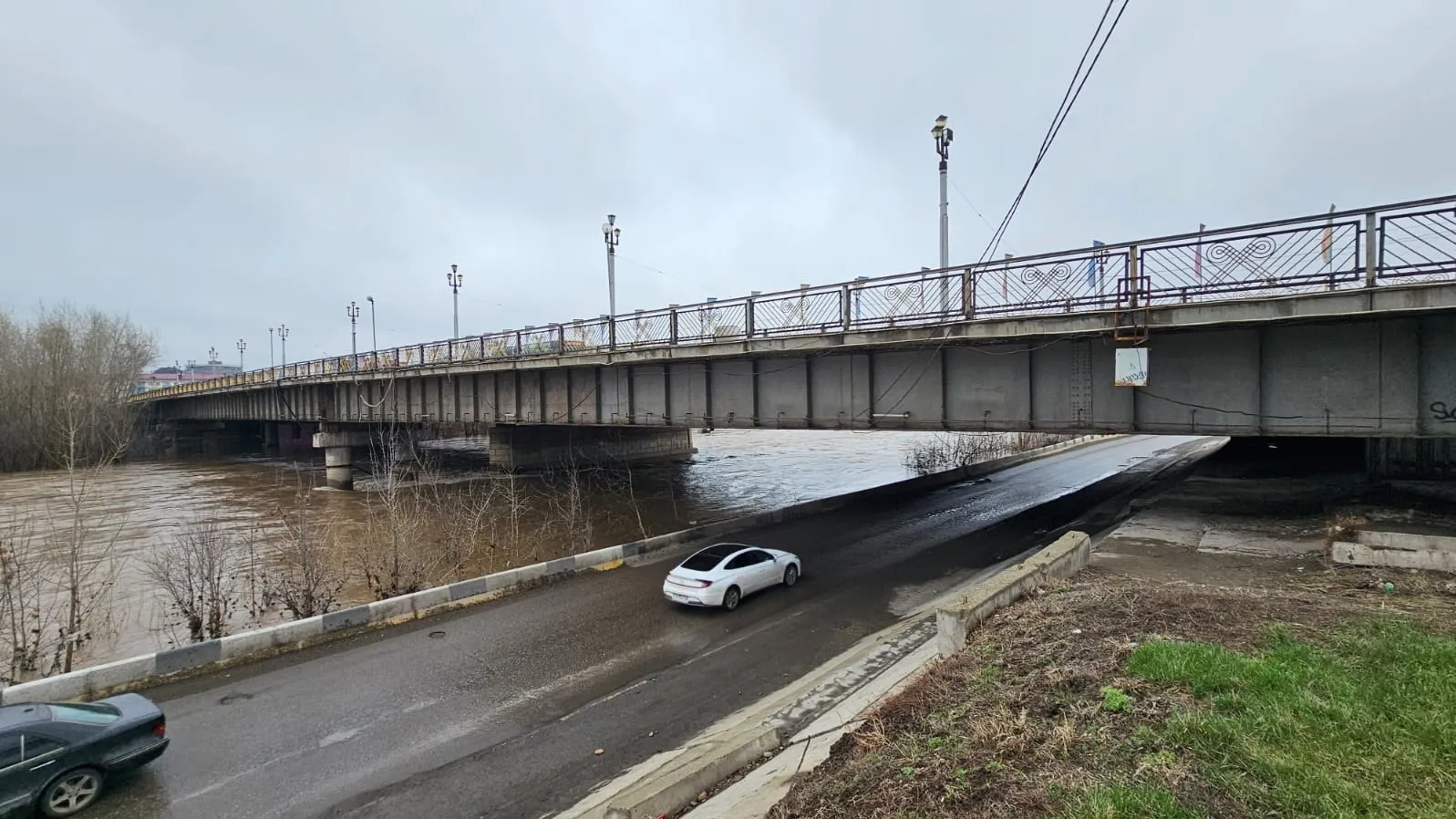 В Усть-Каменогорске вода в Ульбе поднялась до критического уровня фото на taspanews.kz от 09 апреля 2025 09:53