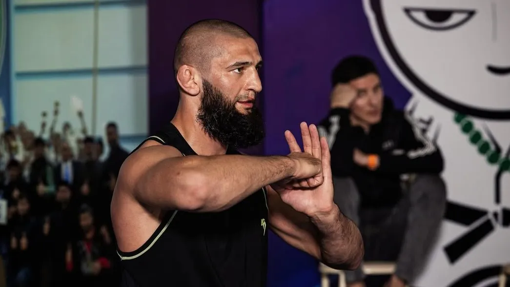 Хамзат Чимаев выходит на титул: бой с чемпионом — вопрос времени фото на taspanews.kz от 25 апреля 2025 12:05
