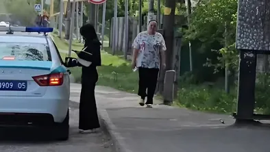 полицейские подвезли несовершеннолетнюю
