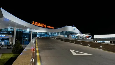 На хаос в алматинском аэропорту пожаловались пассажиры