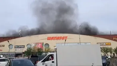 Горит крупный рынок в Астане