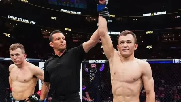 Алмахан победил канадца на UFC 315