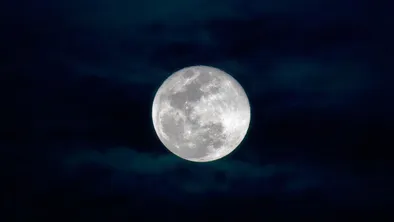 Луна может рухнуть на Землю