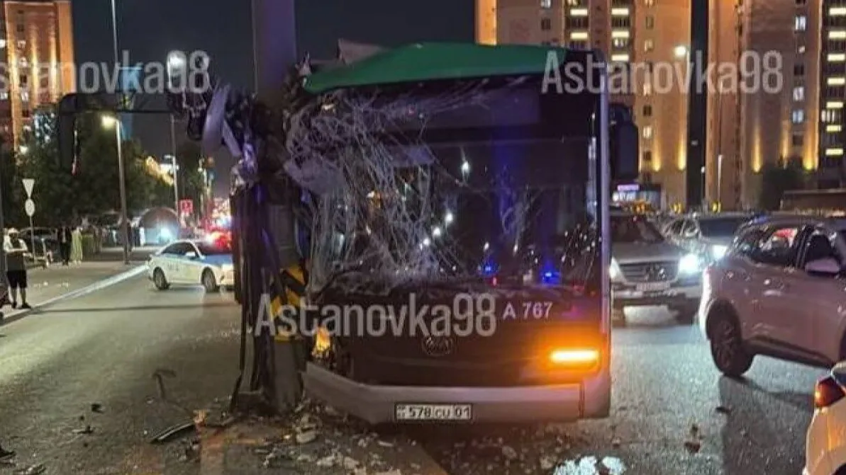 Пассажирский автобус разбился в Астане: 10 пострадавших фото на taspanews.kz от 03 июня 2025 08:27