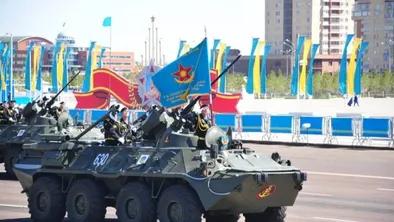 Астанчанину запретили смотреть парад – суд не принял иск