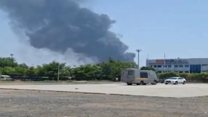 Самолет с пассажирами рухнул на жилой район в Индии (ВИДЕО) фото на taspanews.kz от 12 июня 2025 14:22