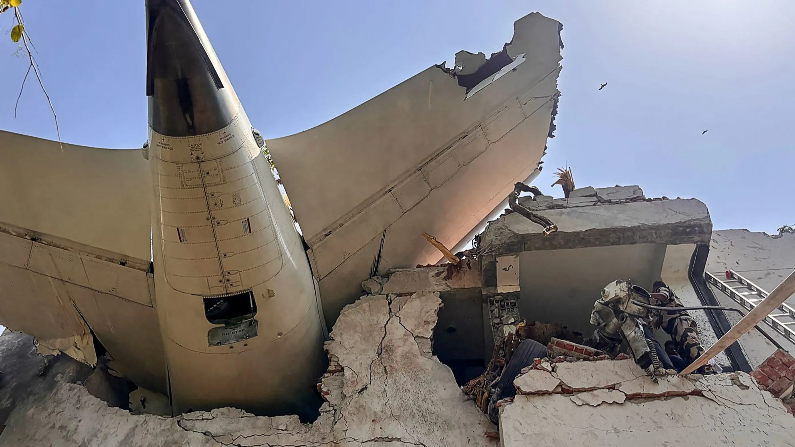 В авиакатастрофе в Индии выжил лишь один пассажир фото на taspanews.kz от 13 июня 2025 08:53