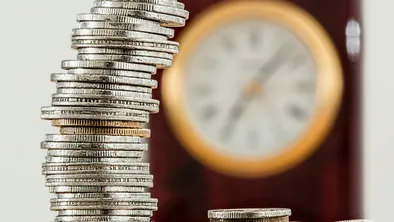 Глава Нацбанка назвал причину ослабления тенге