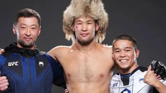 Казахстанский представитель UFC Шавкат Рахмонов прибыл в Абу-Даби, чтобы поддержать своего товарища по команде Асу Алмабаева, передает sportnews.kz.
